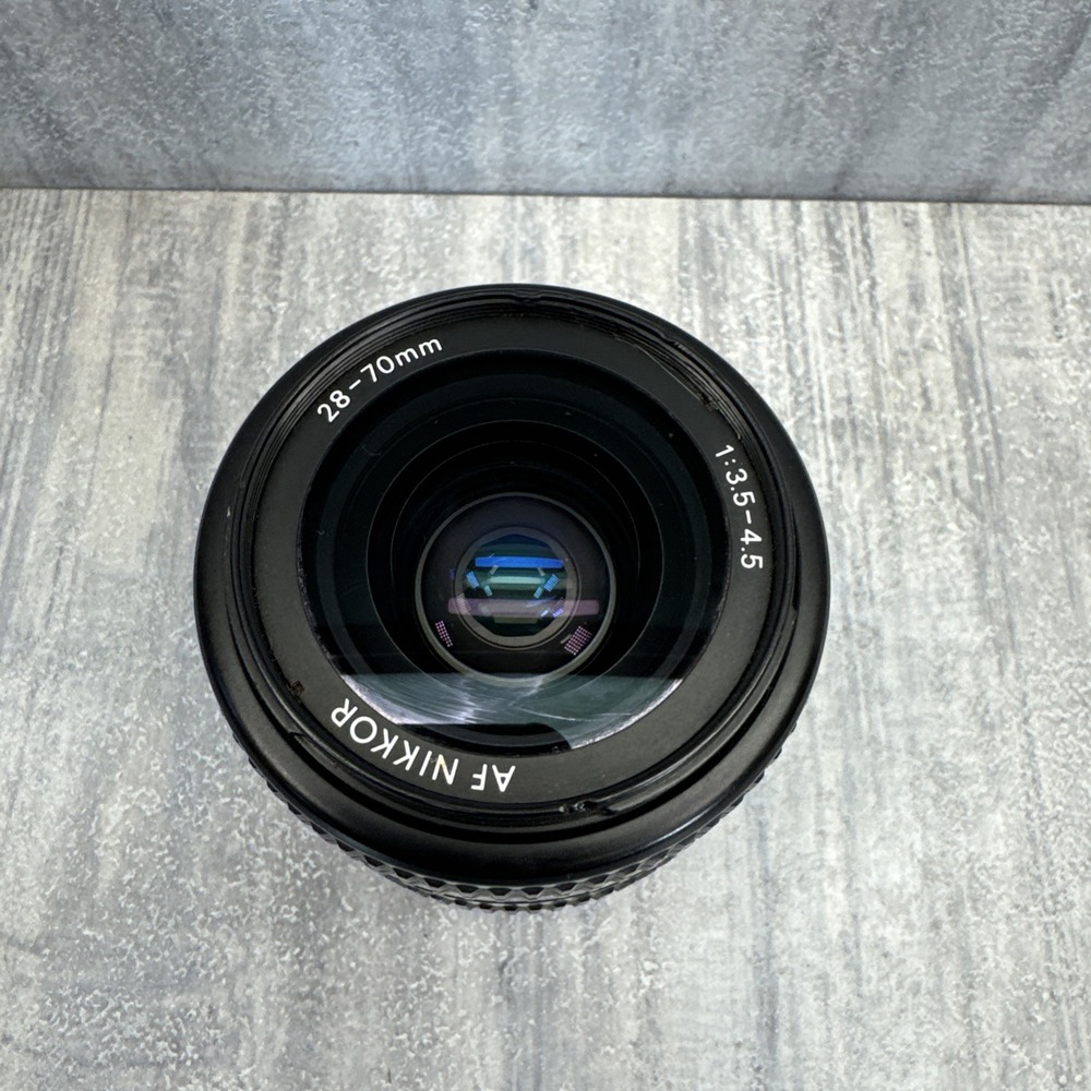 Nikon AF NIKKOR 28-70mm f/3.5-4.5 D Macro Autofocus Lens {52}